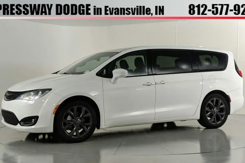 2018 Chrysler Pacifica Touring Plus photo 1