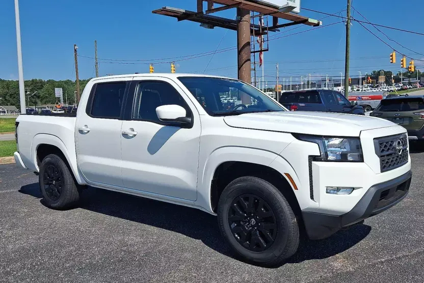 2024 Nissan Frontier SV photo 1