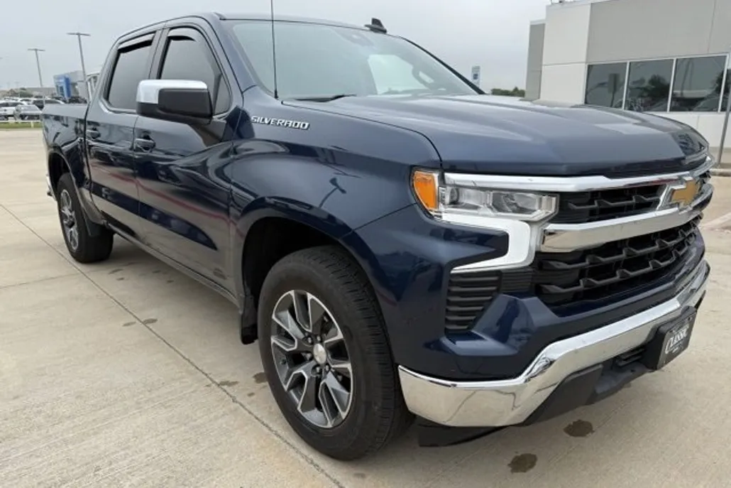 2023 Chevrolet Silverado 1500 LT photo 1