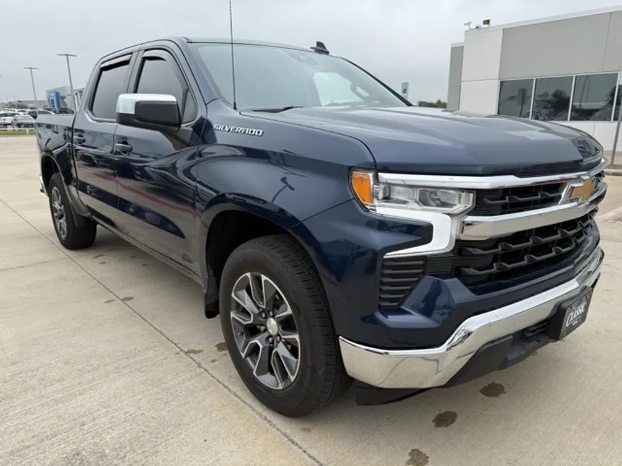2023 Chevrolet Silverado 1500 LT photo 1