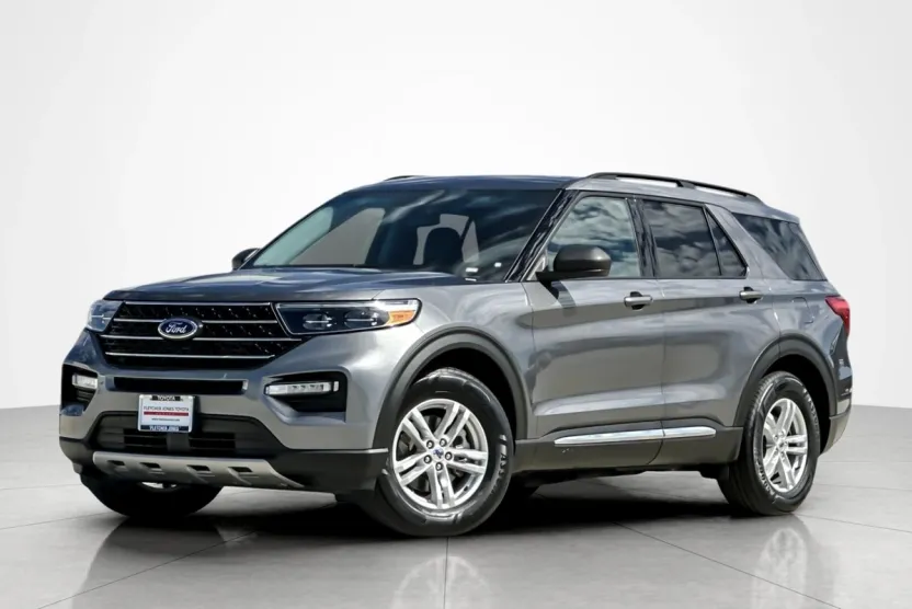 2022 Ford Explorer XLT photo 1