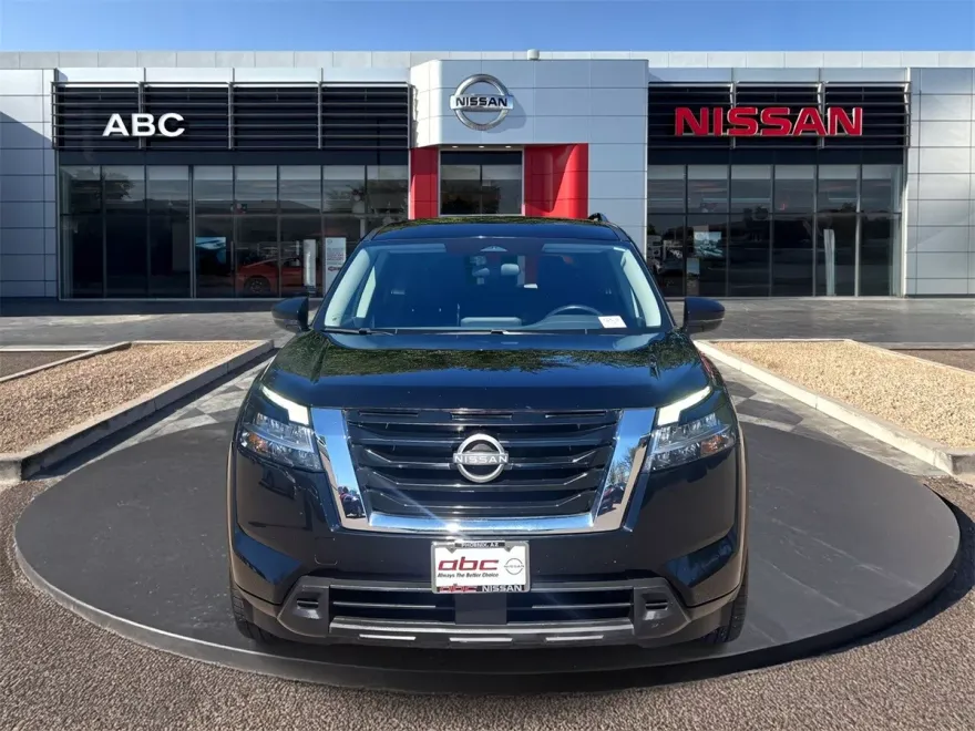 2022 Nissan Pathfinder SV photo 1