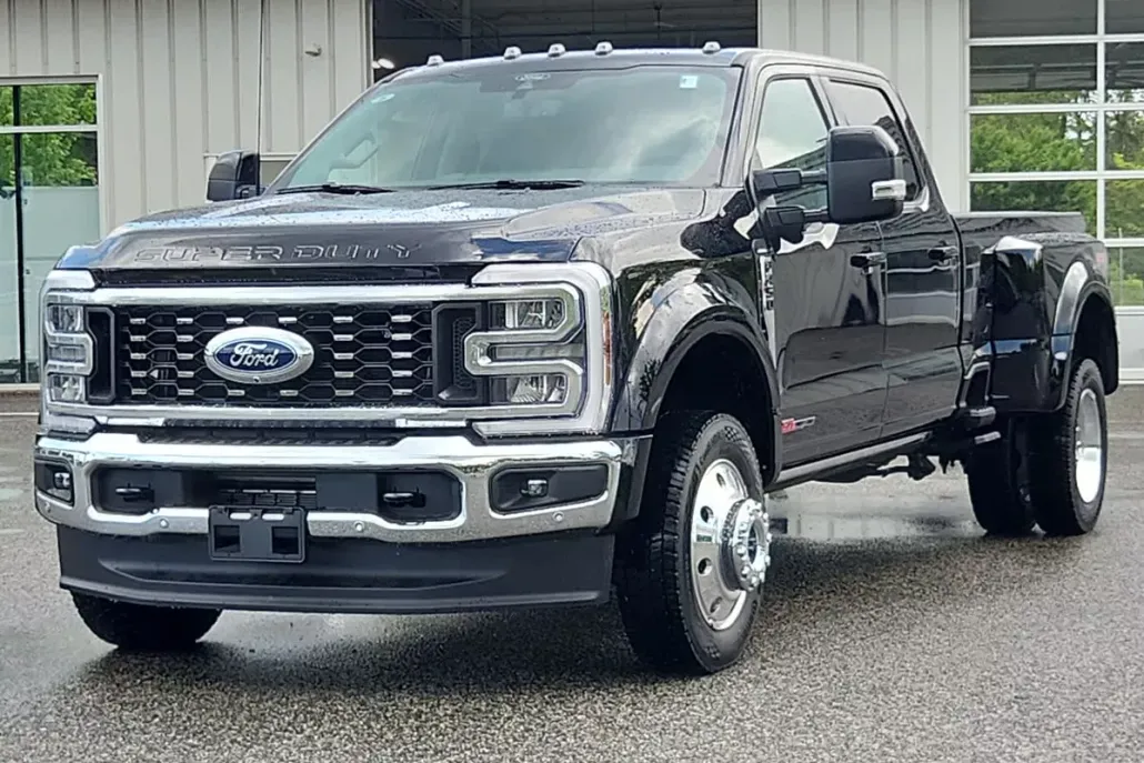2025 Ford F-450 Lariat photo 1