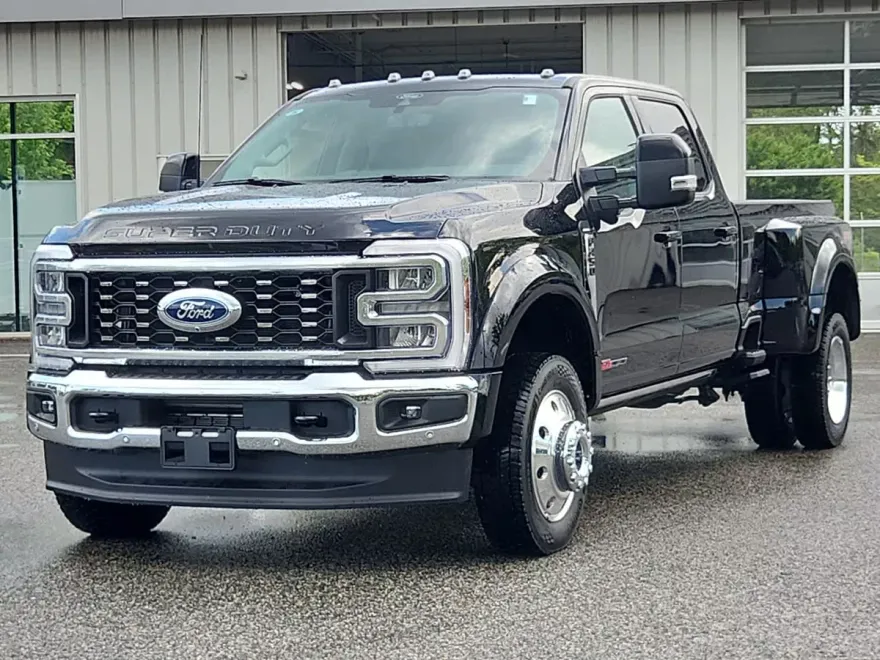 2025 Ford F-450 Lariat photo 1