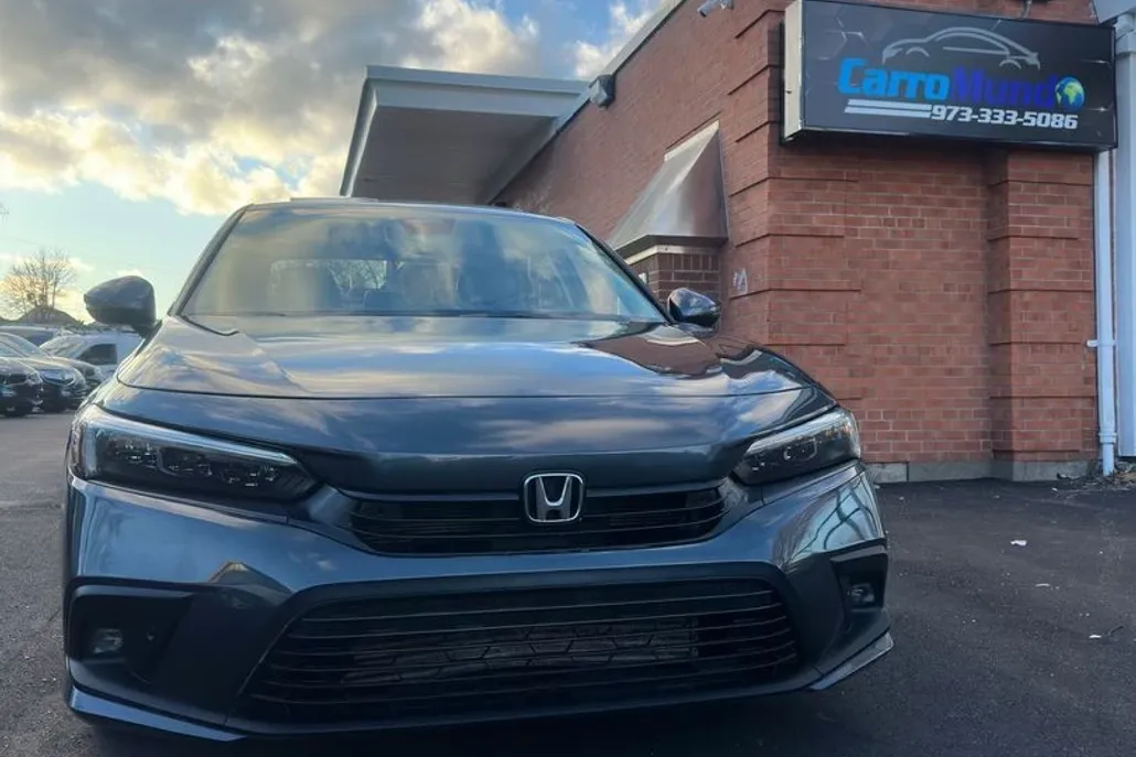 2022 Honda Civic Touring photo 1
