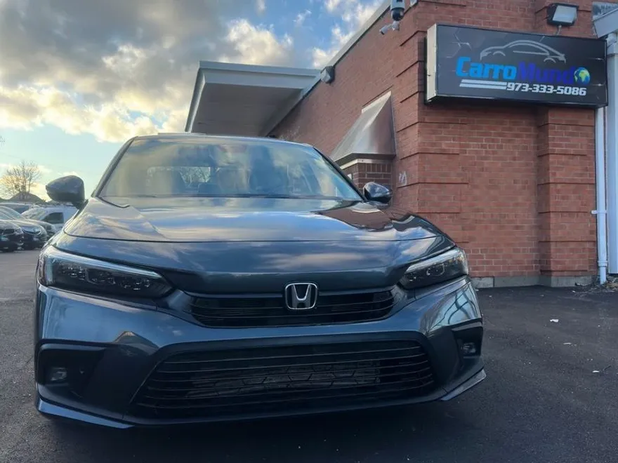 2022 Honda Civic Touring photo 1