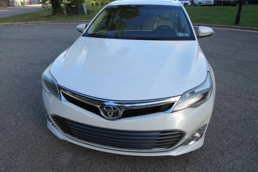 2014 Toyota Avalon Limited photo 1
