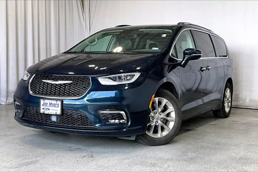 2021 Chrysler Pacifica Touring L photo 1