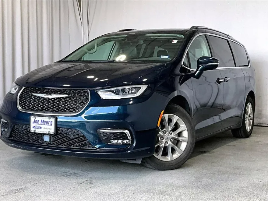 2021 Chrysler Pacifica Touring L photo 1