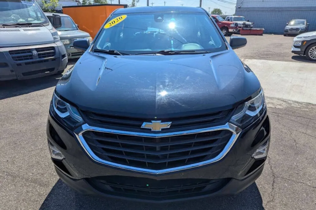 2020 Chevrolet Equinox LS photo 1