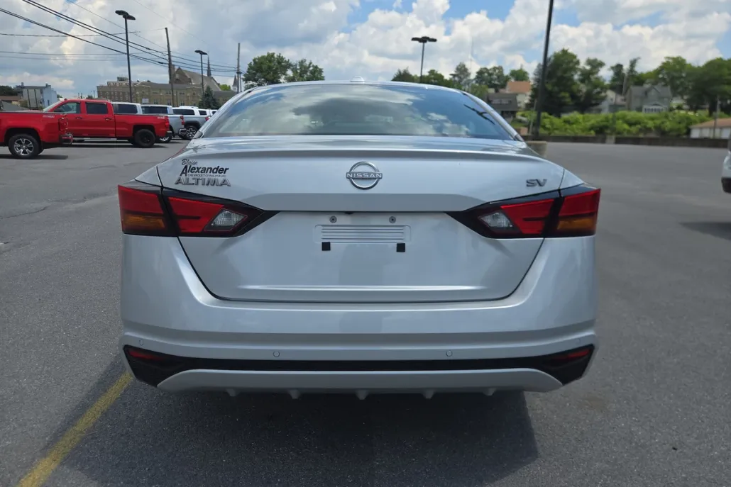 2023 Nissan Altima 2.5 SV photo 1