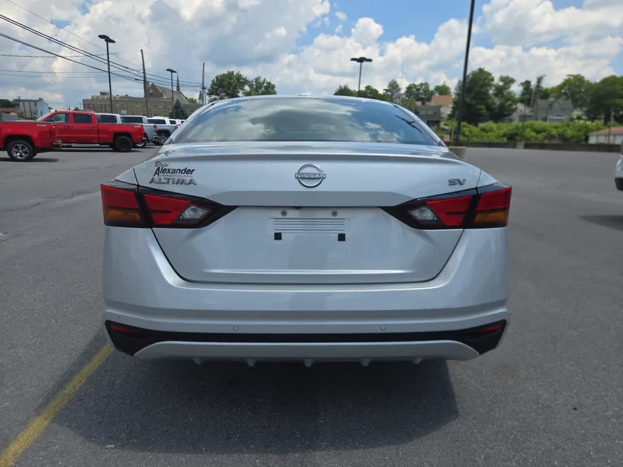 2023 Nissan Altima 2.5 SV photo 1