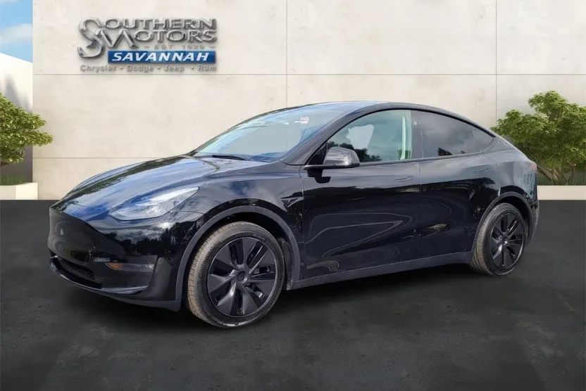2025 Tesla Model Y Long Range photo 1