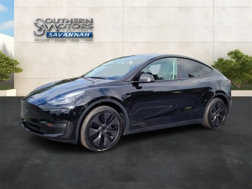 2025 Tesla Model Y Long Range photo 1