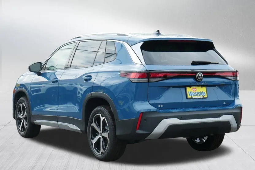 2025 Volkswagen Tiguan SE photo 1
