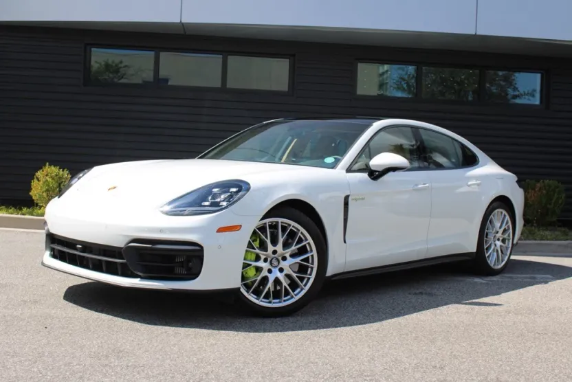2023 Porsche Panamera E-Hybrid 4 photo 1