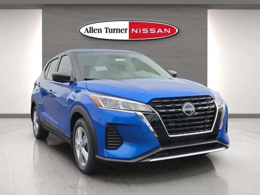 2025 Nissan Kicks Play S photo 1
