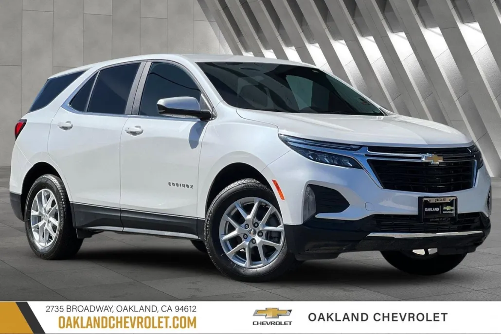 2023 Chevrolet Equinox LT photo 1