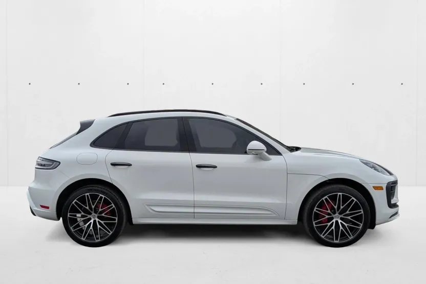 2023 Porsche Macan T photo 1