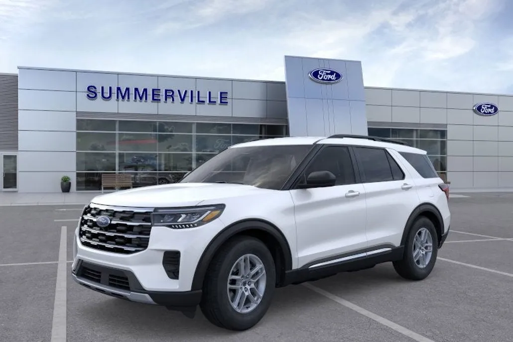 2025 Ford Explorer photo 1