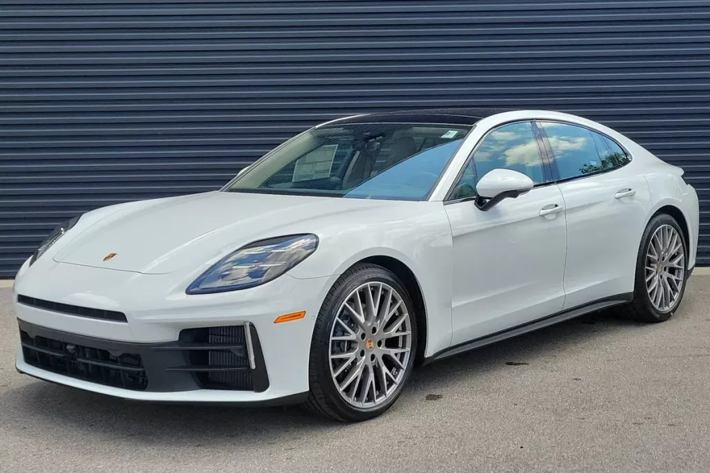 2025 Porsche Panamera 4 photo 1