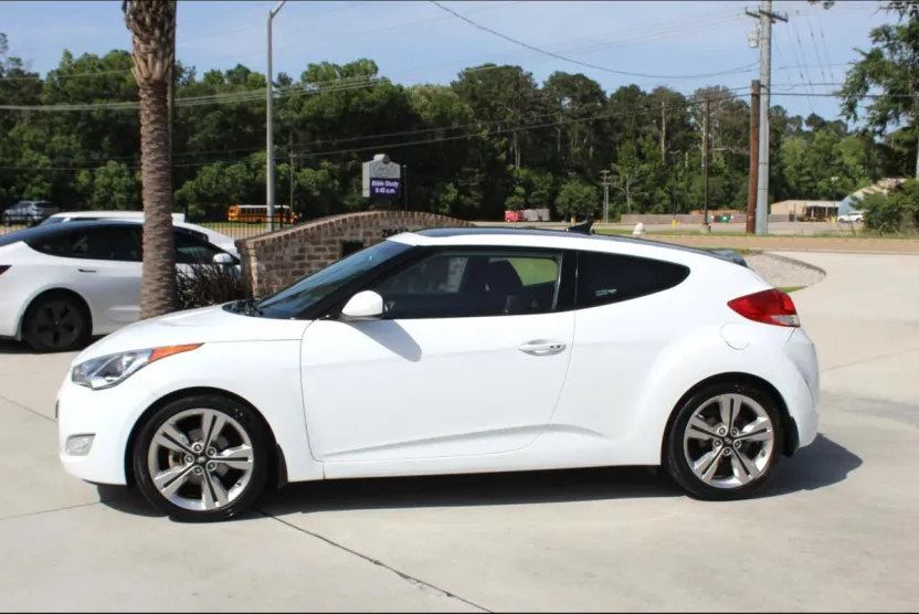 2017 Hyundai Veloster Base photo 1
