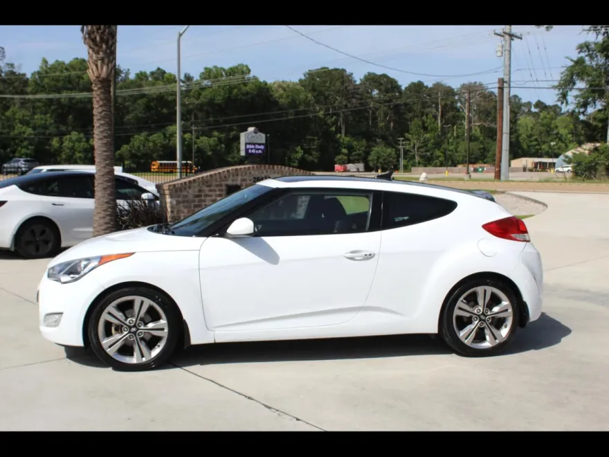 2017 Hyundai Veloster Base photo 1