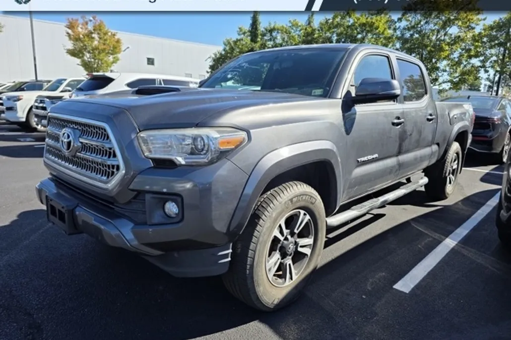 2017 Toyota Tacoma SR5 TRD Sport photo 1