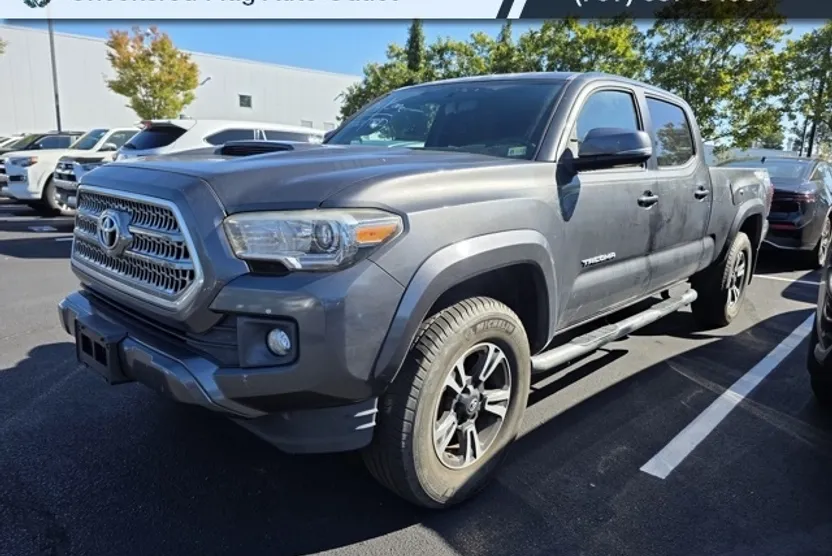 2017 Toyota Tacoma SR5 TRD Sport photo 1