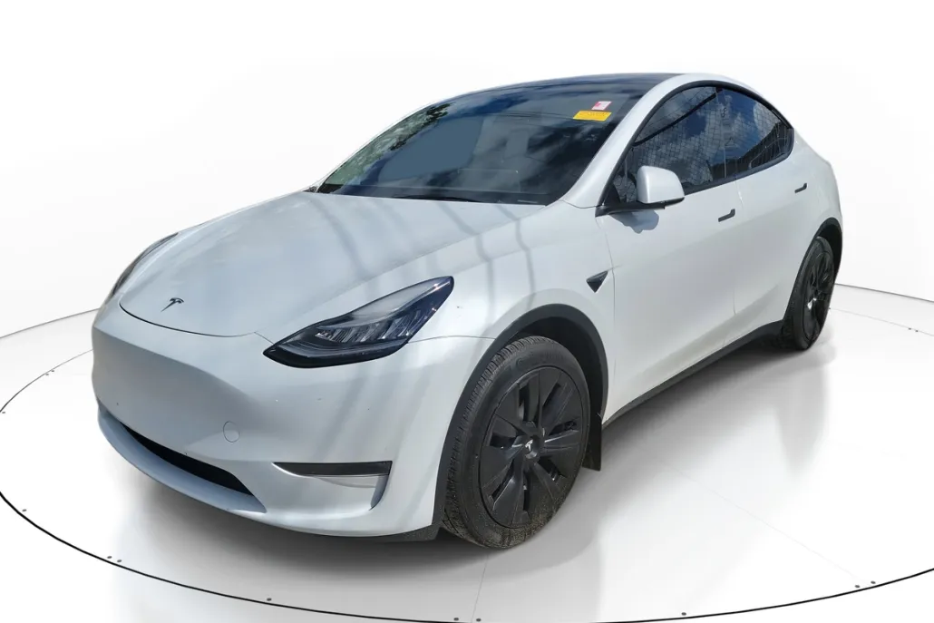 2023 Tesla Model Y Long Range photo 1