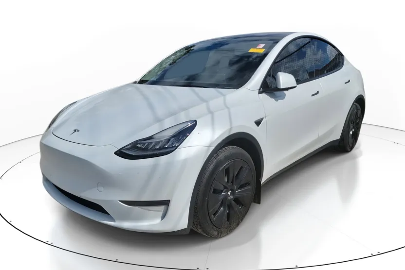 2023 Tesla Model Y Long Range photo 1