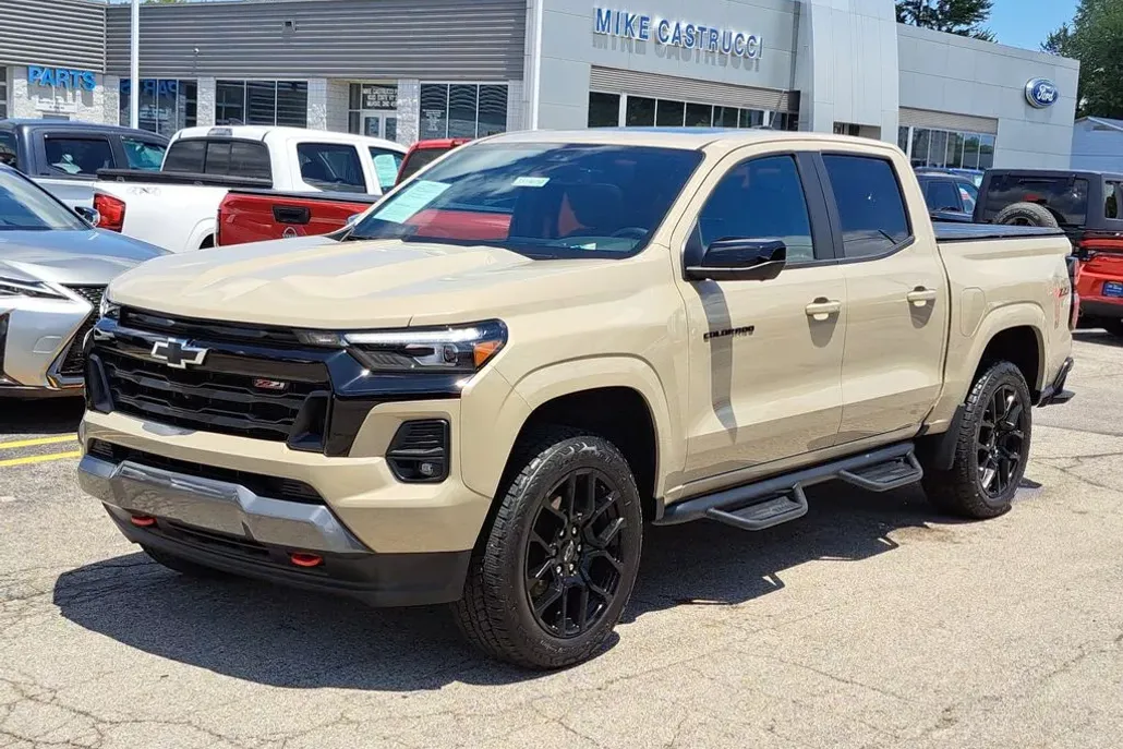2024 Chevrolet Colorado Z71 photo 1
