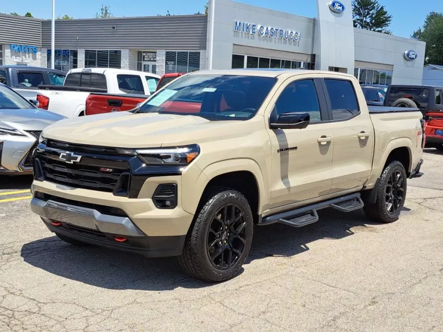 2024 Chevrolet Colorado Z71 photo 1