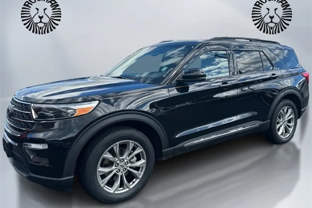 2023 Ford Explorer XLT photo 1