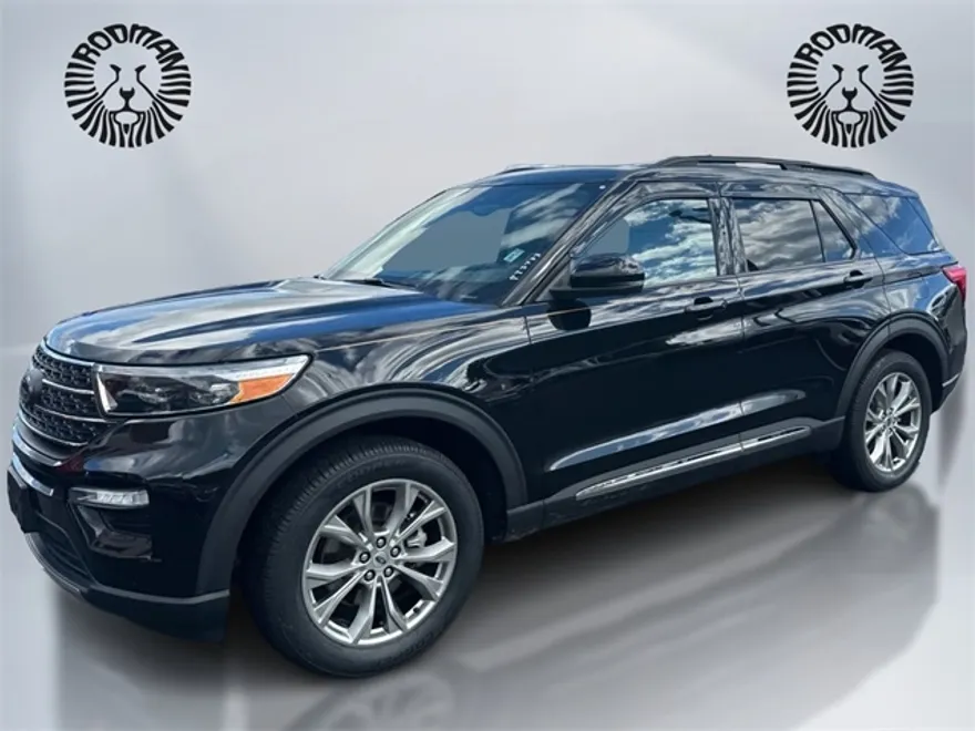 2023 Ford Explorer XLT photo 1