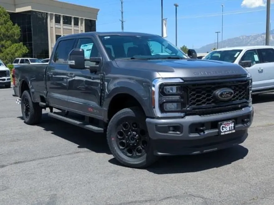 2025 Ford F-350 Lariat photo 1