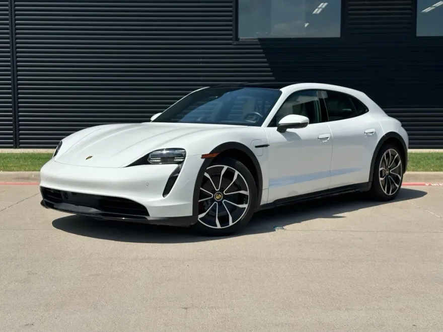2022 Porsche Taycan Cross Turismo 4S photo 1