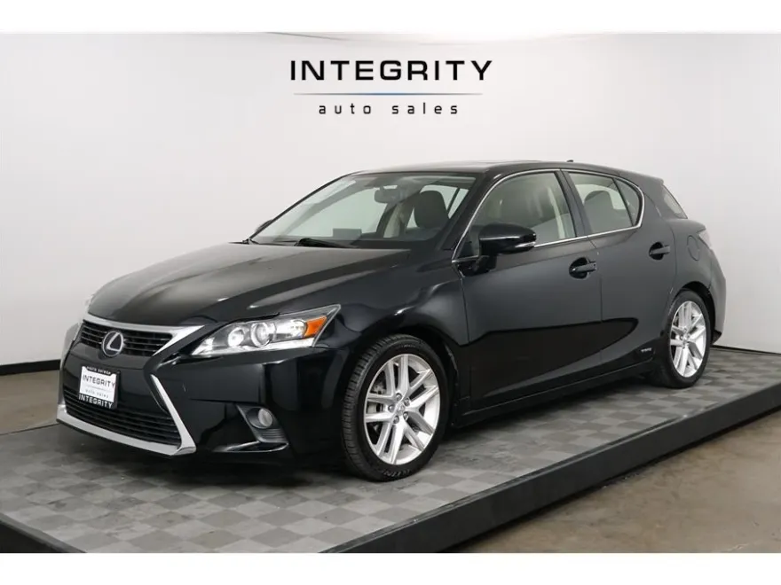 2016 Lexus CT 200h photo 1
