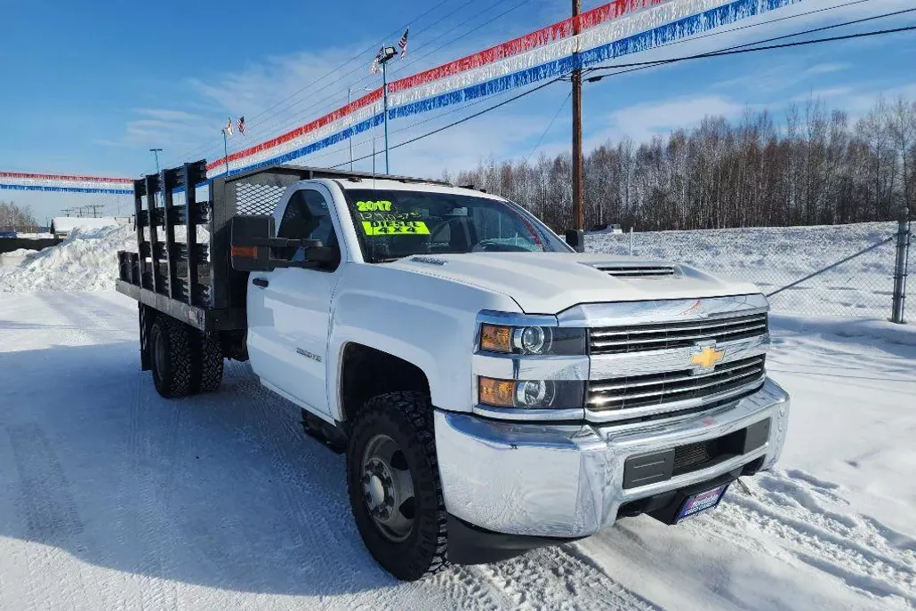 2017 Chevrolet Silverado 1500 LT photo 1