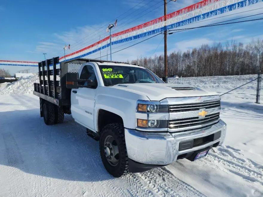 2017 Chevrolet Silverado 1500 LT photo 1