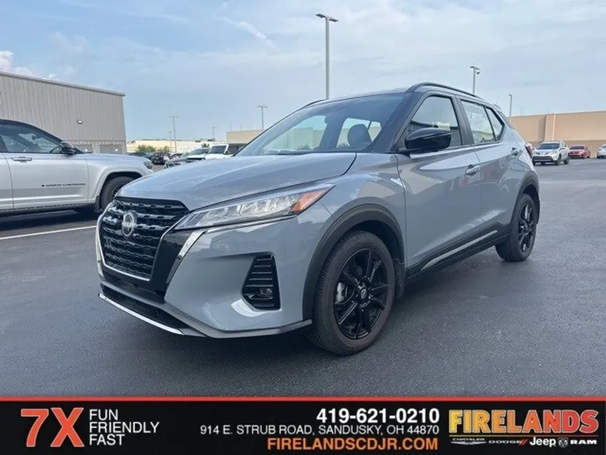 2023 Nissan Kicks SR photo 1