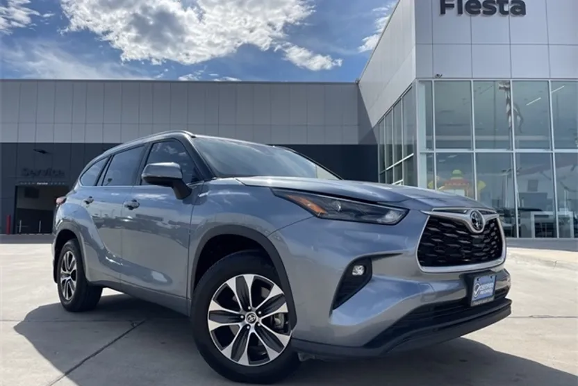 2023 Toyota Highlander Limited photo 1