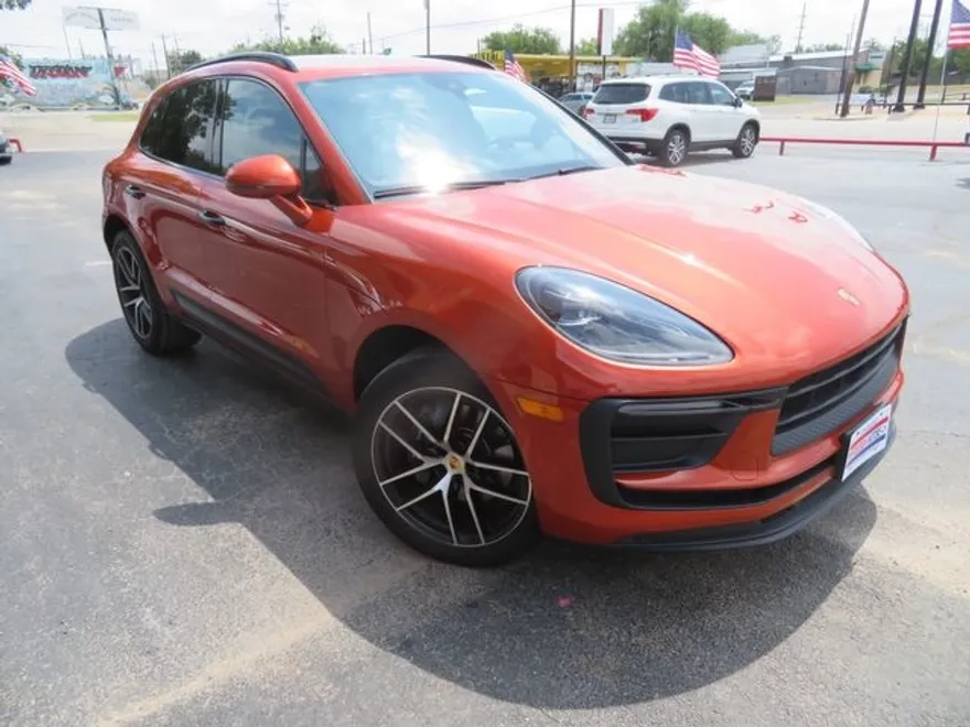2022 Porsche Macan photo 1