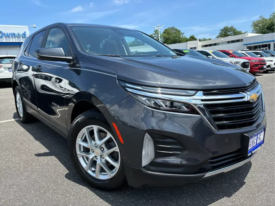 2022 Chevrolet Equinox LT photo 1