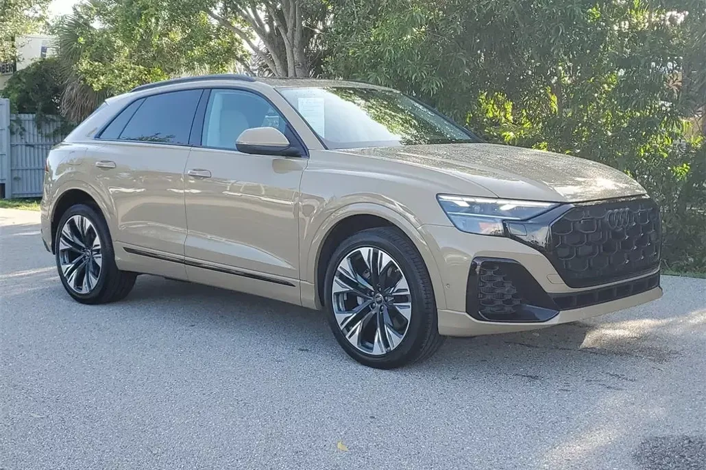2025 Audi Q8 55 Premium Plus photo 1
