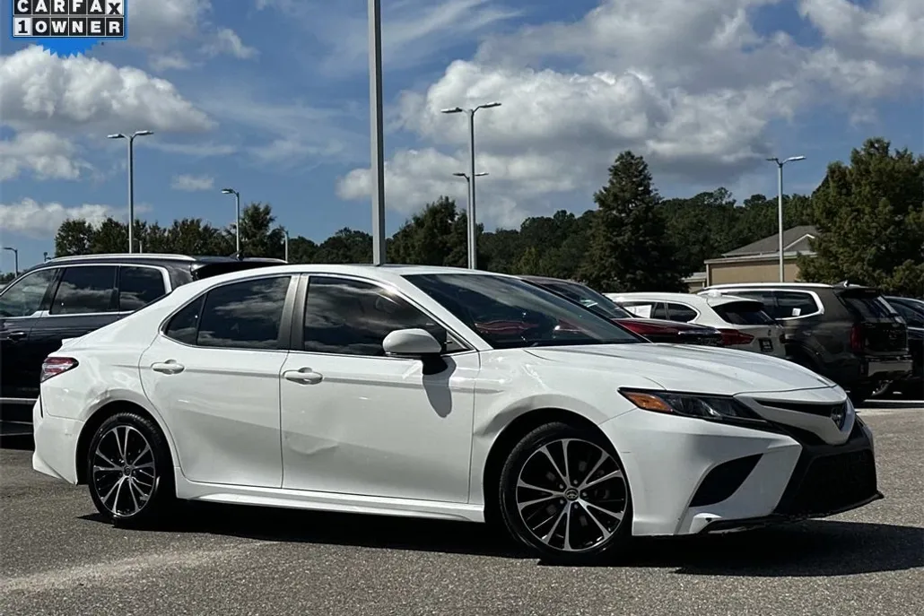 2020 Toyota Camry Base photo 1