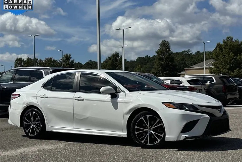 2020 Toyota Camry Base photo 1