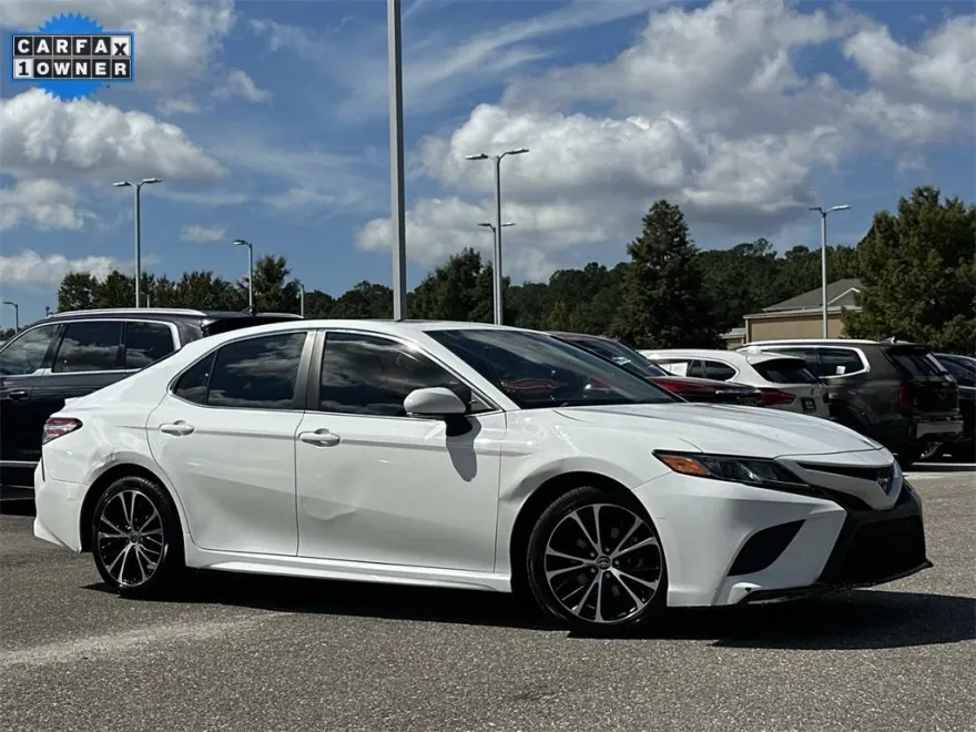 2020 Toyota Camry Base photo 1
