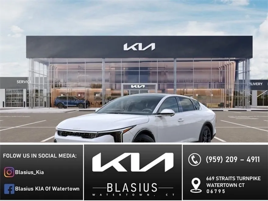 2025 Kia K4 GT-Line Turbo photo 1