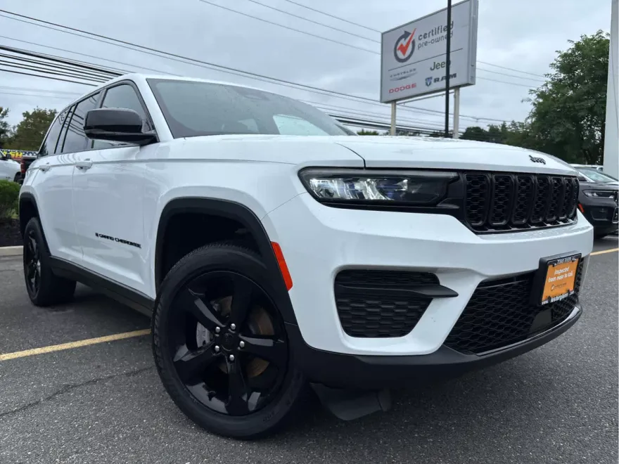 2023 Jeep Grand Cherokee Altitude photo 1